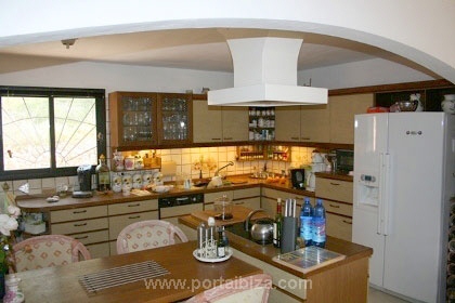 Kitchen with round bow