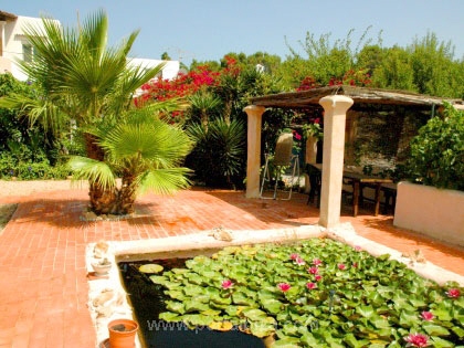 Idyllic covered sitting area at the pond