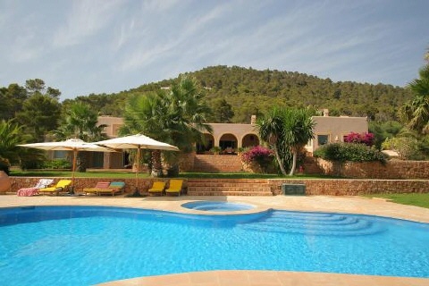 villa in Es Cubells