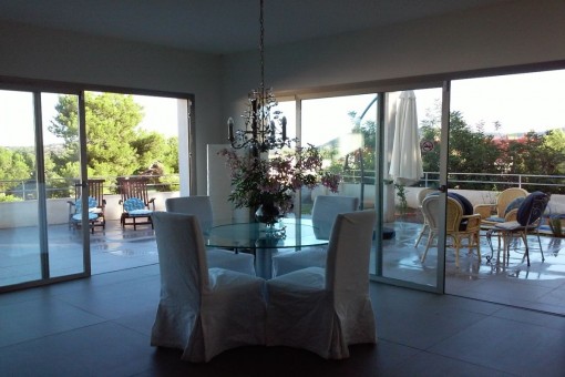 Dining area with terrace access