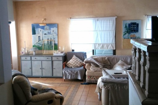 Alternative view of the living area