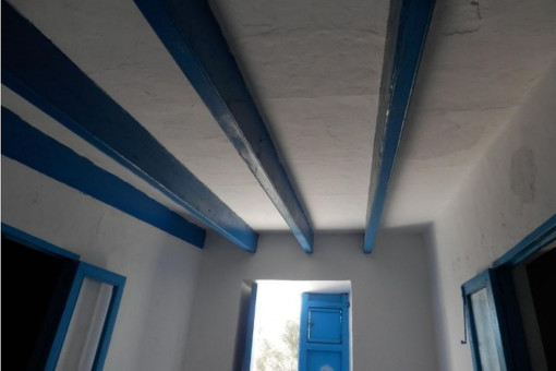 Charming wooden beams in blue