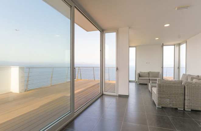 Beautiful 2-bedroom apartment with sea views in Cala de Bou